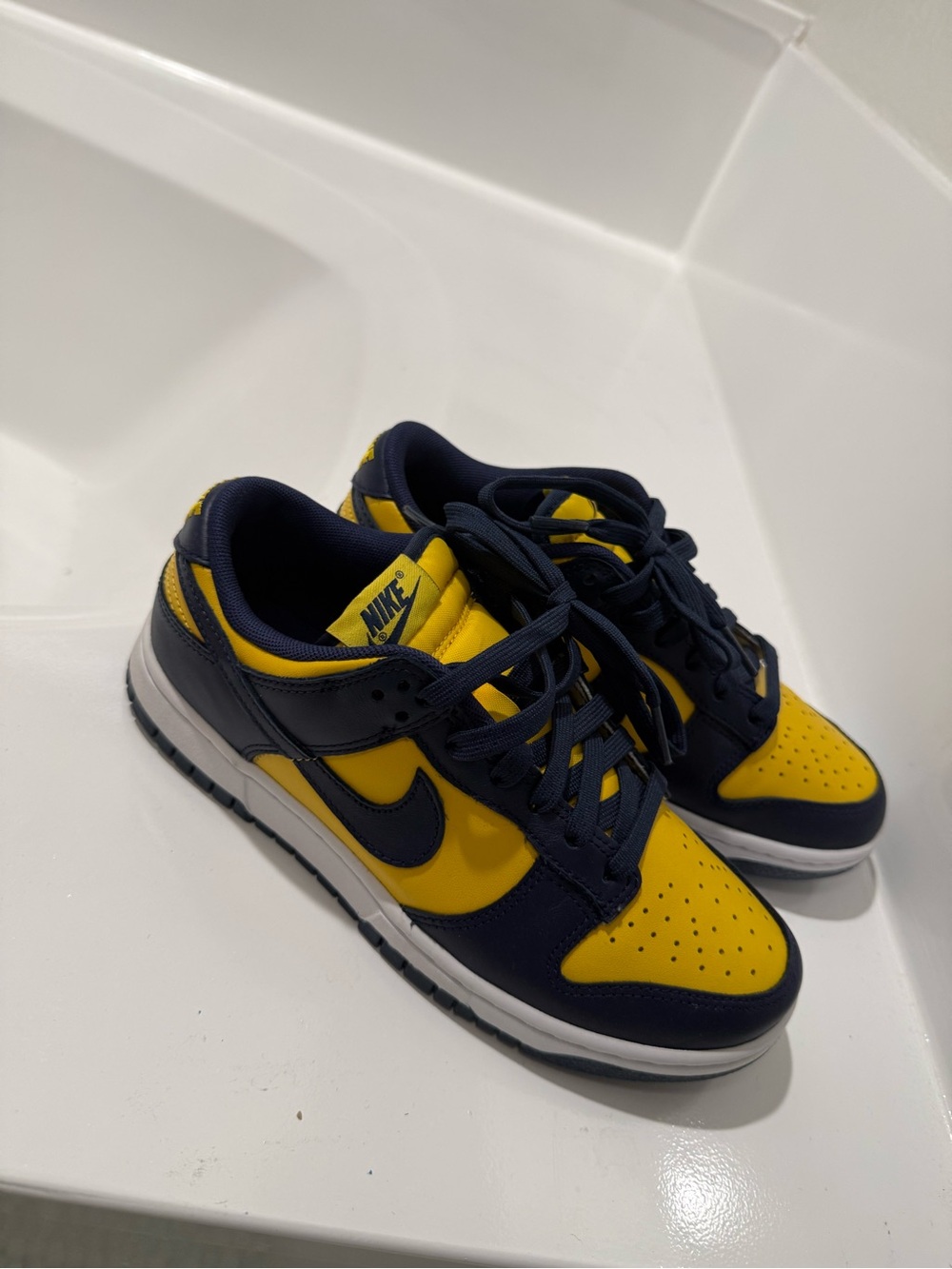Nike Kids Low-Top Sneakers in Yellow and Navy Blue